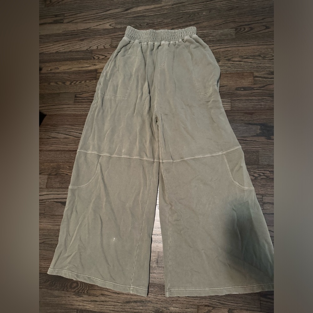 Wide leg high waisted hunter green sweatpants